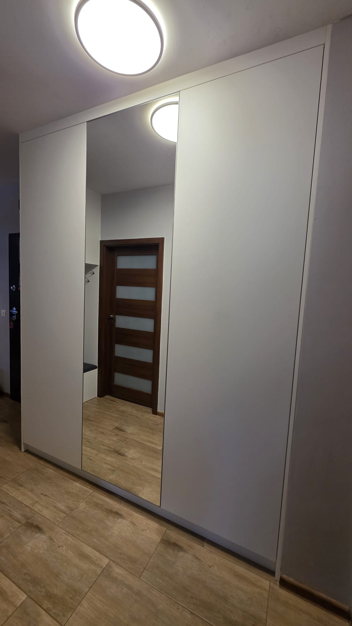 Szafa narożna do przedpokoju z lustrem - widok frontowy